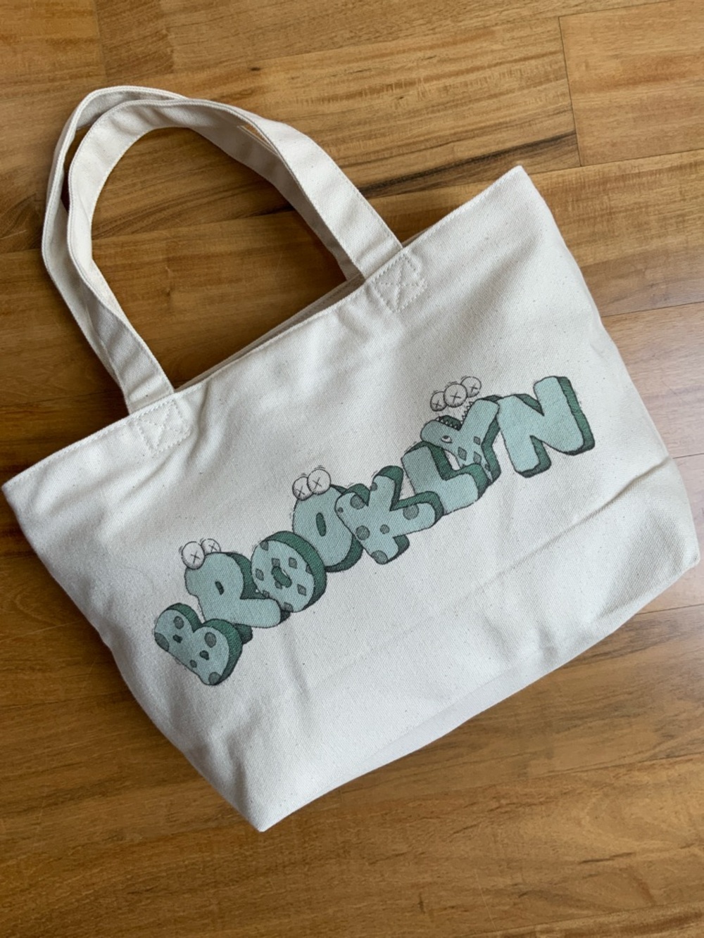 Exclusive Uniqlo x KAWS Brooklyn tote SMALL Uniqlo New York City Brooklyn tote